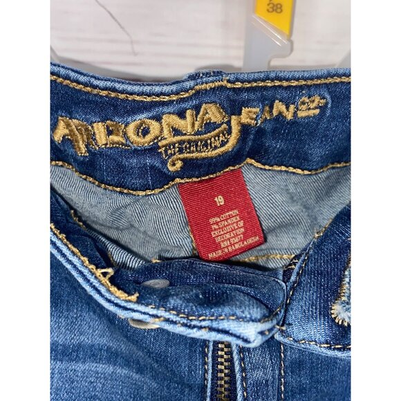 Arizona Jeans Distressed Juniors Size 19 Denim Blue Jean Shorts - Picture 8 of 8